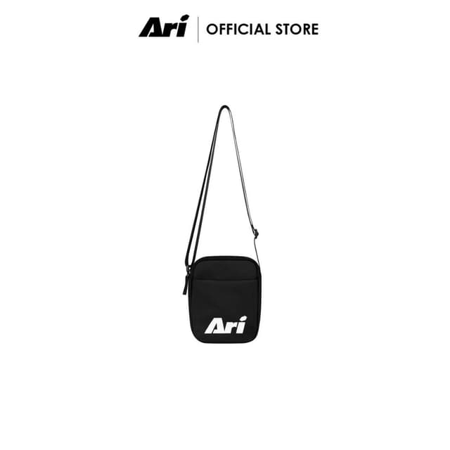 ARI ESSENTIAL POCKET BAG - BLACK (AHW1585-01) กระเป๋าสะพายข้