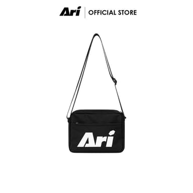 ARI ESSENTIAL MINI MESSENGER BAG - BLACK (AHW1586-01) กระเป๋า สะพายข้าง อาริ ESSENTIAL MINI MESSENGER สีดำ