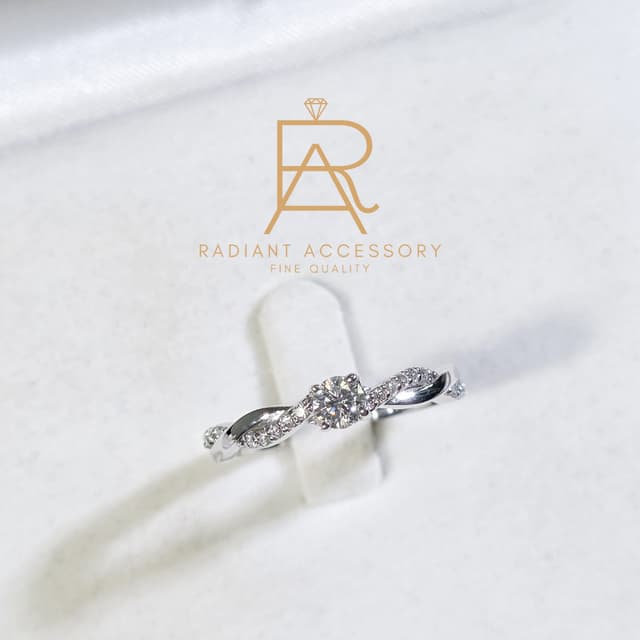 แหวนเงินแท้เม็ดชูฝังเพชร Moissanite 0.3 กะรัต ทรงกลม ก้านลาย