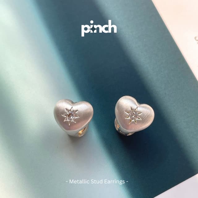 Pinch Metallic Stud Earrings ต่างหูเมทัลลิครูปหัวใจ เงินแท้ 